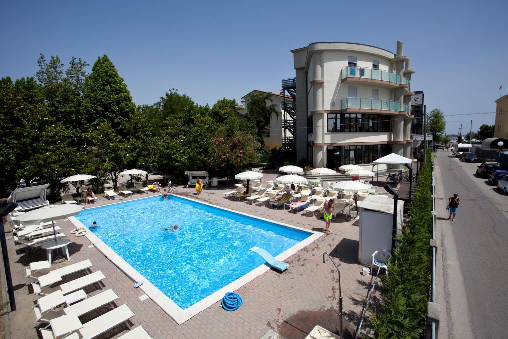 Capitol Hotel 4*